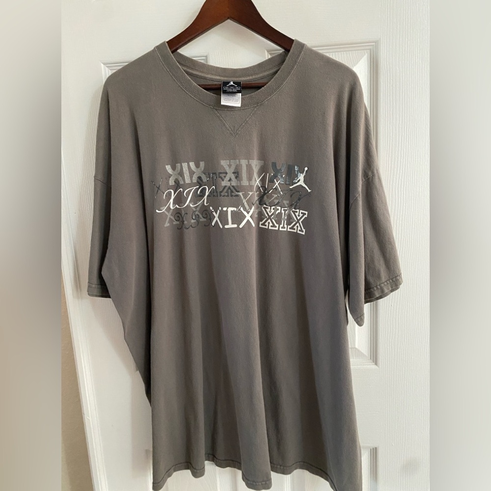 Vintage Jordan Gray Graphic Men's Shirt